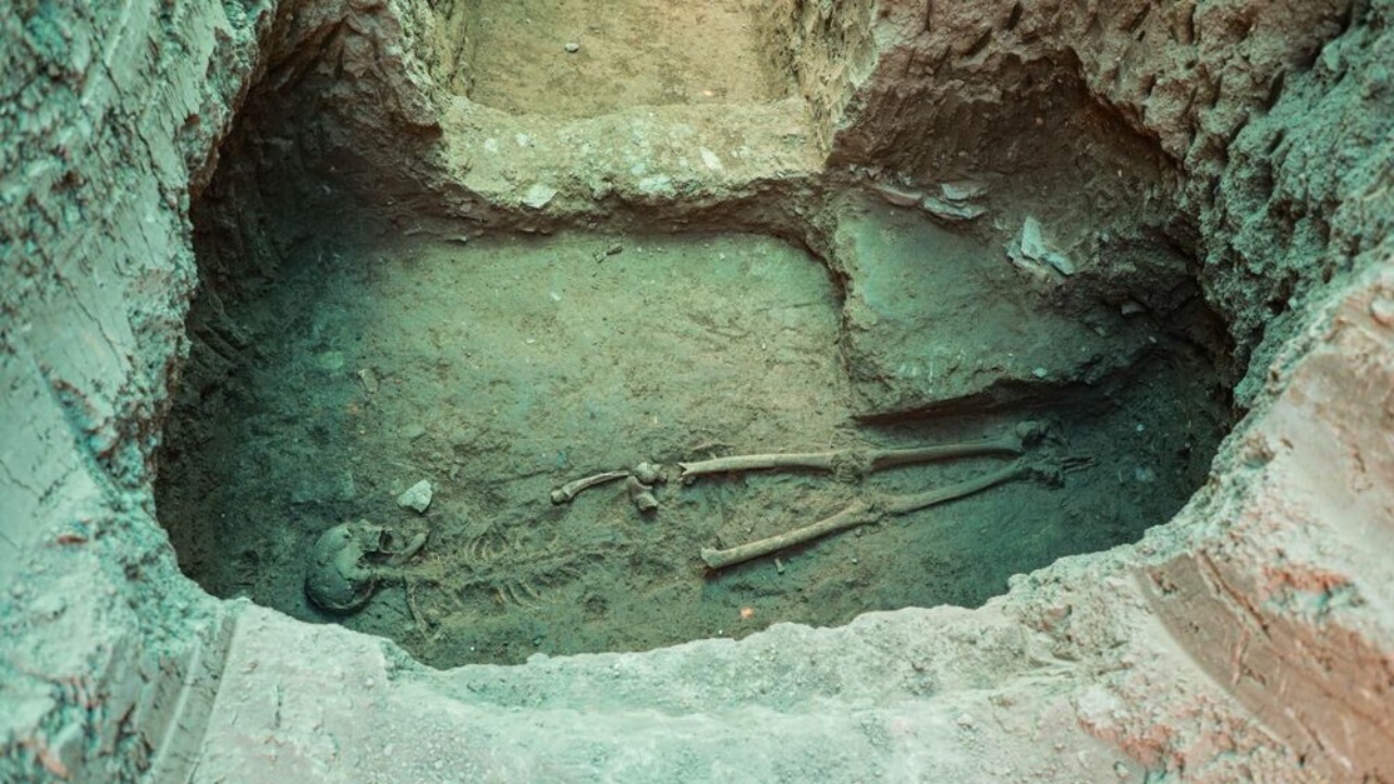 Esqueleto misterioso é desenterrado no Irã