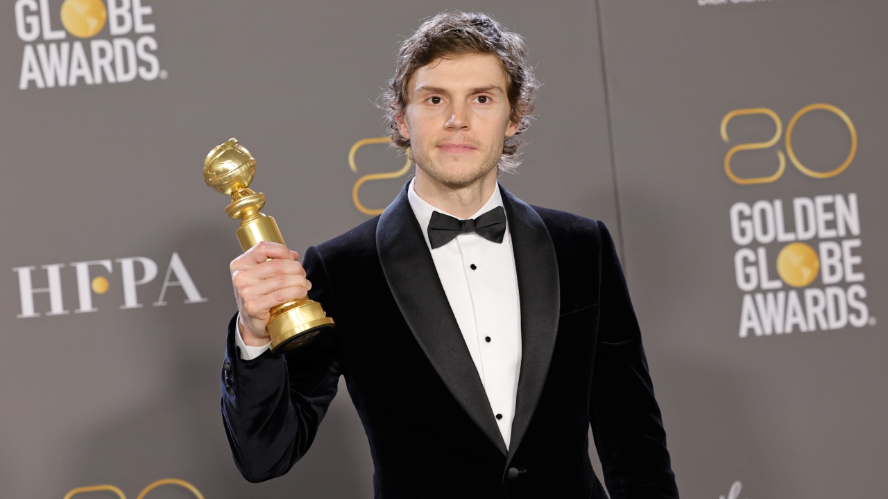 Mãe de vítima de Jeffrey Dahmer critica vitória de Evan Peters no Globo de Ouro