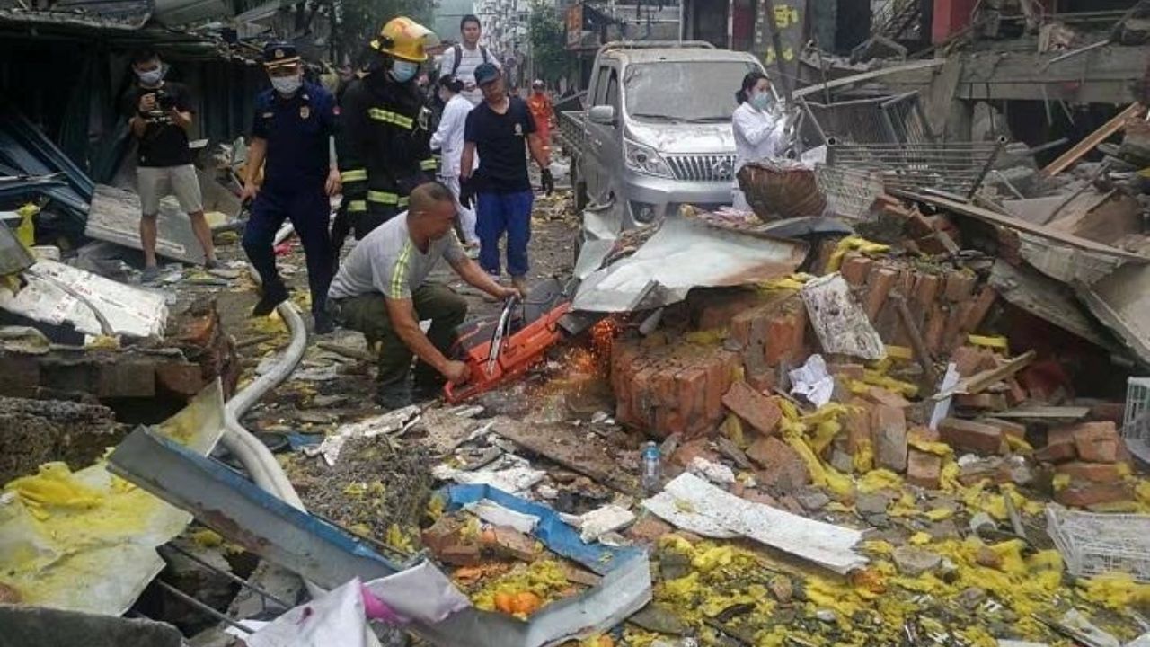 Duto de gás explode hortifrúti mata 12 e deixa mais de 100 feridos na China