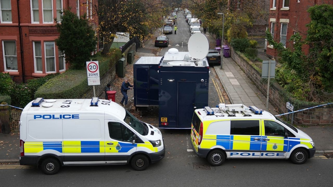 Polícia libera suspeitos detidos após explosão de táxi em Liverpool