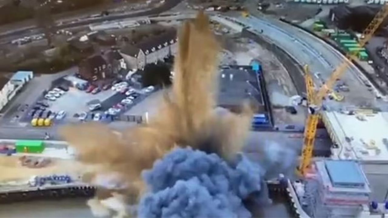 Durante desarme, bomba de 250 kg da Segunda Guerra explode na Inglaterra