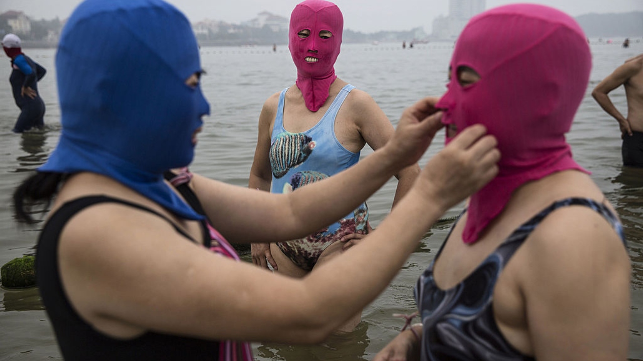 ‘Facekinis’: conheça a nova tendência para enfrentar a onda de calor na China