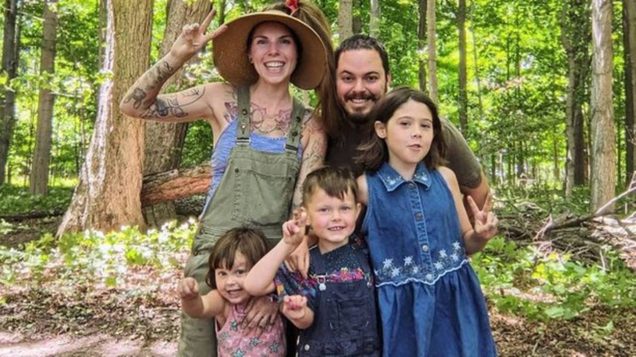 Família naturista do Canadá não usa papel higiênico há 4 anos