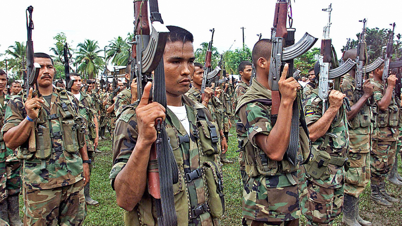 Ex-comandante da FARC admite assédio sexual e recrutamento de menores em tribunal na Colômbia