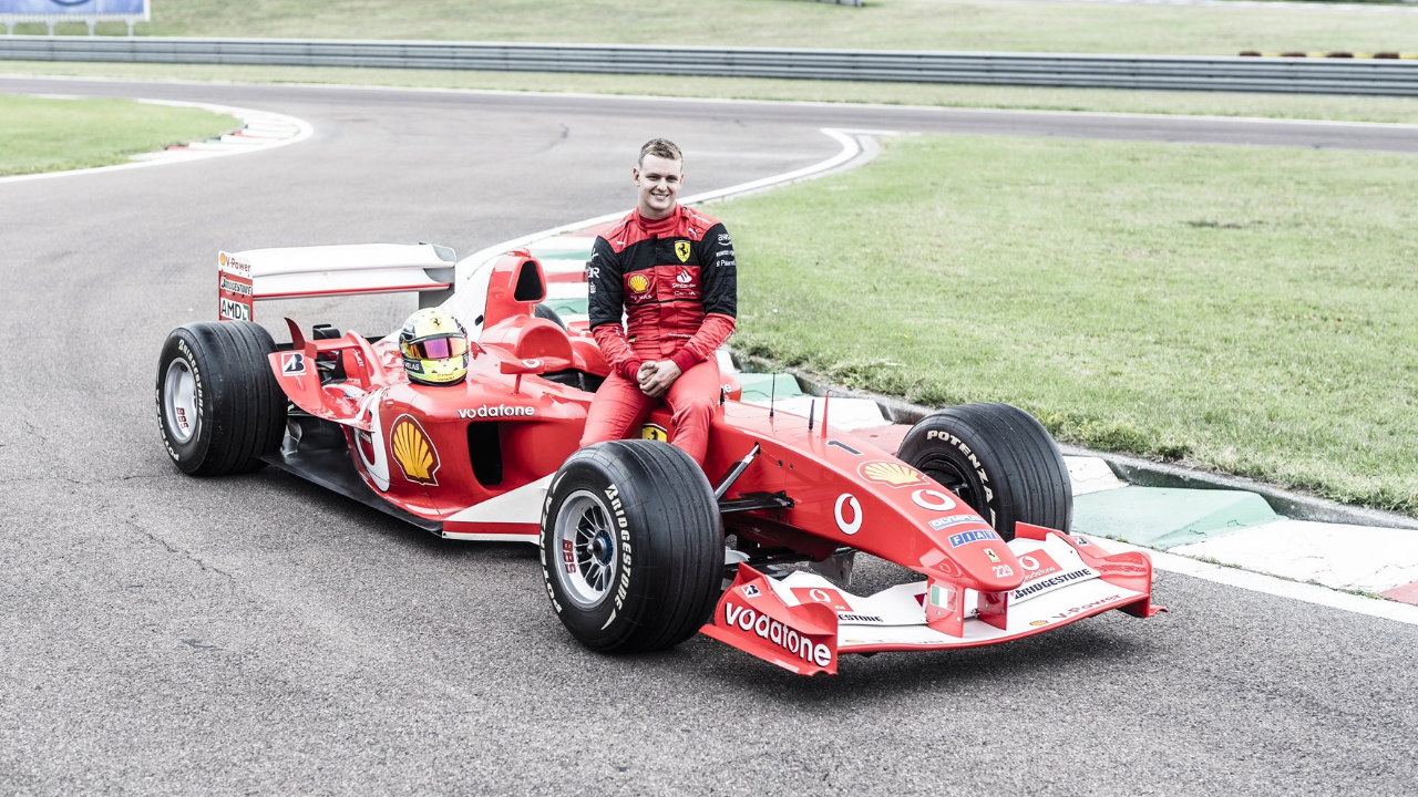 Ferrari que Schumacher usou em 2003 é vendida por valor recorde de US$ 15 milhões