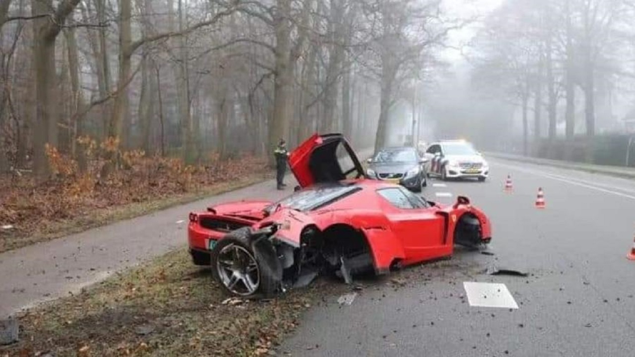 Homem destrói Ferrari de R$ 16 milhões em test-drive