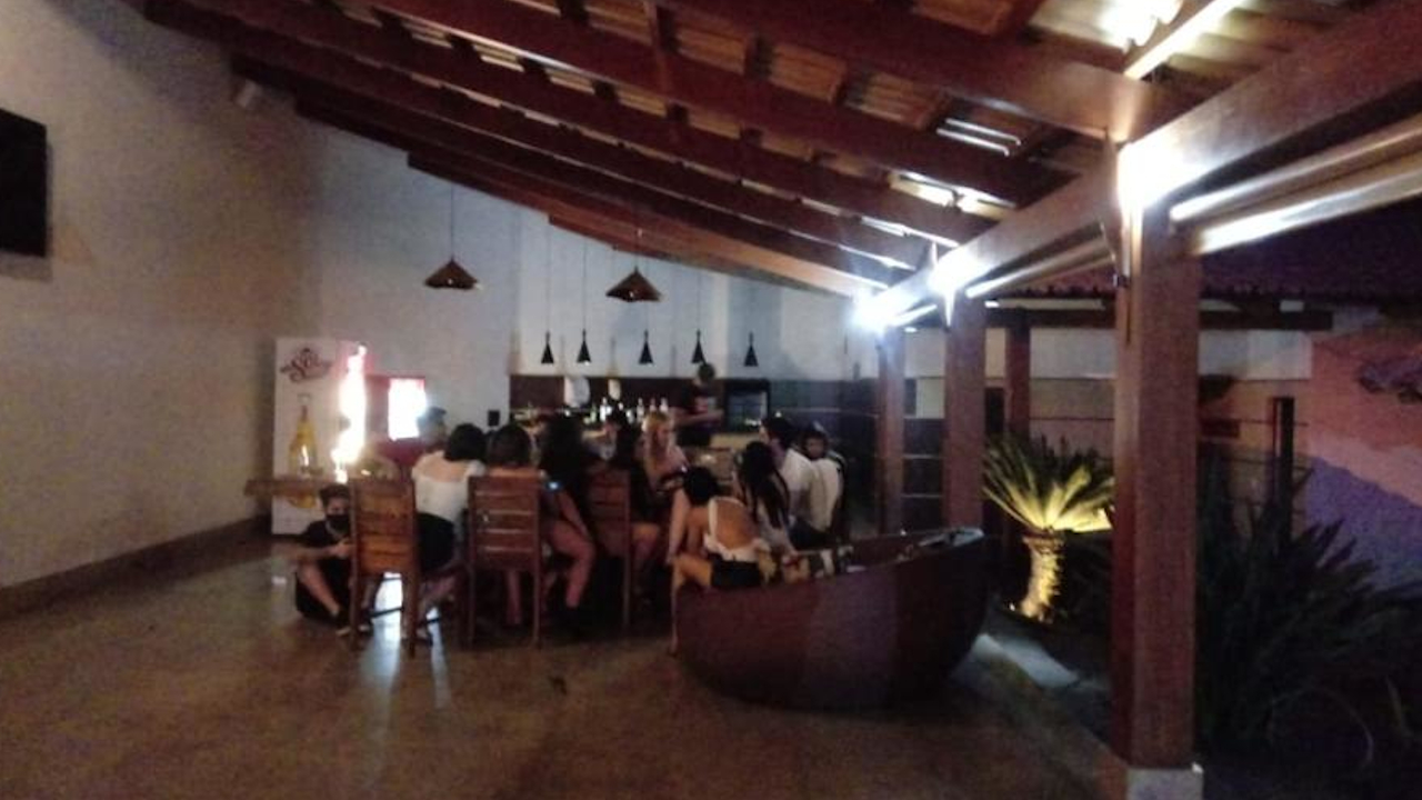 Festança do coronavírus: evento em motel é interrompido após intervenção da polícia