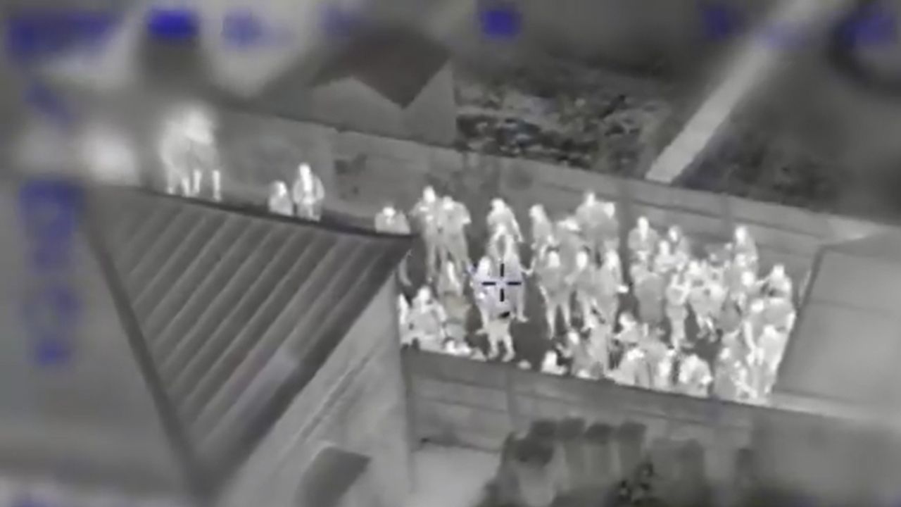 No Reino Unido, dona de residência multada por festa com 200 pessoas afirma que chamou apenas 20 convidados