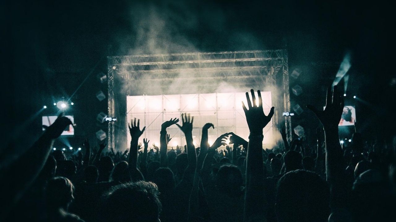 Festival de música eletrônica gera aglomeração em Wuhan