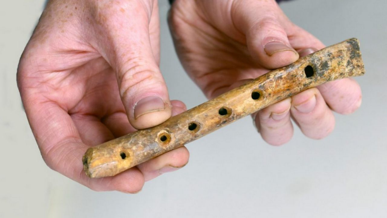Flauta medieval de osso é encontrada na Inglaterra