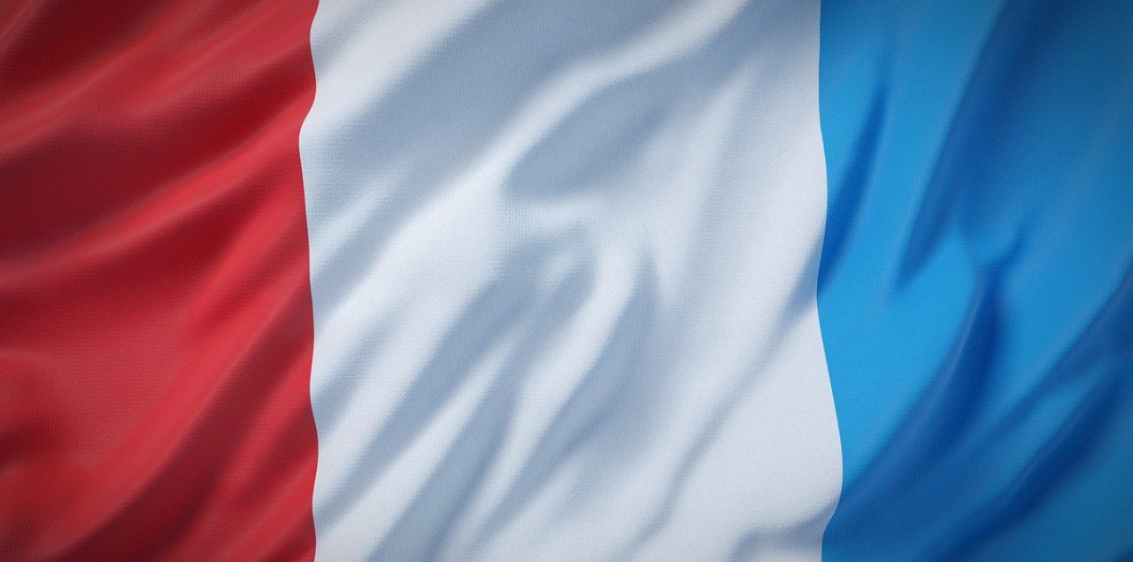 Paris e mais cinco cidades da França divulgam protesto à Copa do Mundo