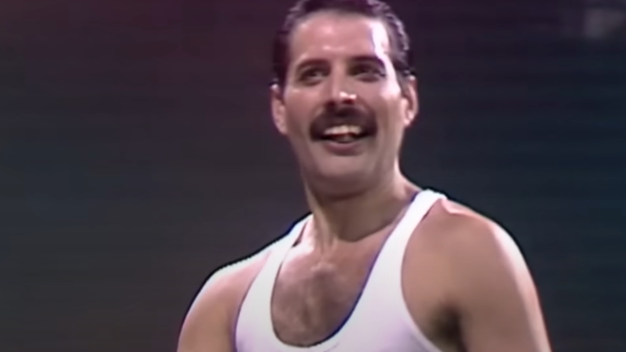 Antiga decoração da casa de Freddie Mercury, quadro de artista brasileiro é leiloado