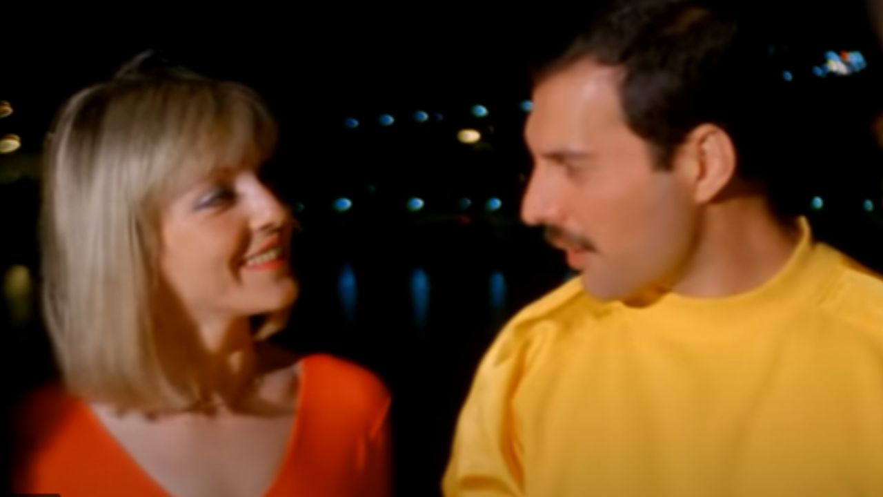 O melancólico momento que a ex-namorada de Freddie Mercury viveu ao lado do artista