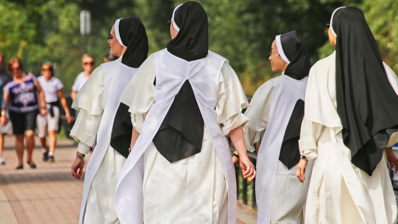 Por se recusarem a sair de mosteiro, Vaticano expulsa ‘freiras rebeldes’