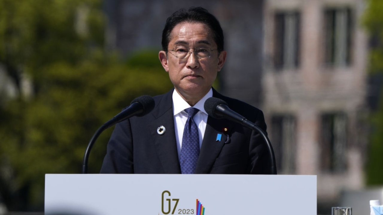 Por que o primeiro-ministro do Japão demitiu o próprio filho?