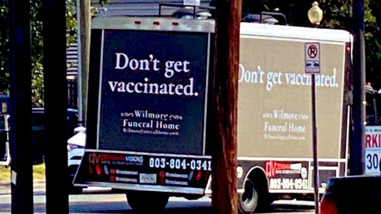 Funerária norte-americana chama atenção com campanha publicitária: ‘Não se vacine’