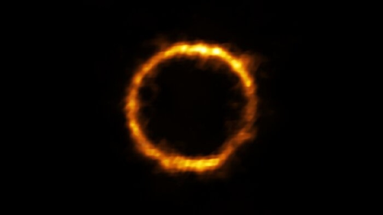 Imagem de galáxia semelhante à Via Láctea, a mais de 12 bilhões de anos-luz da Terra, é capturada por astrônomos