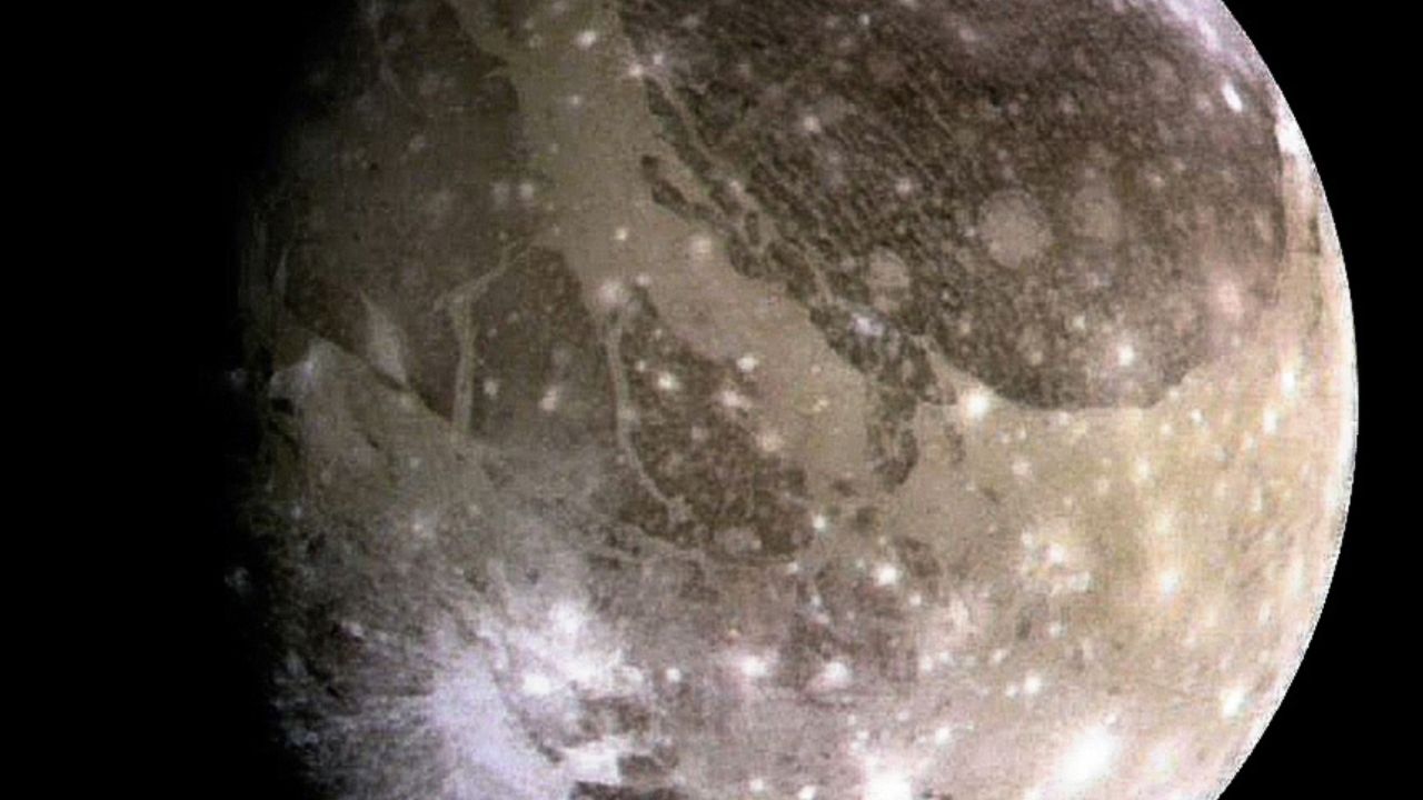 NASA detecta material orgânico em lua de Júpiter
