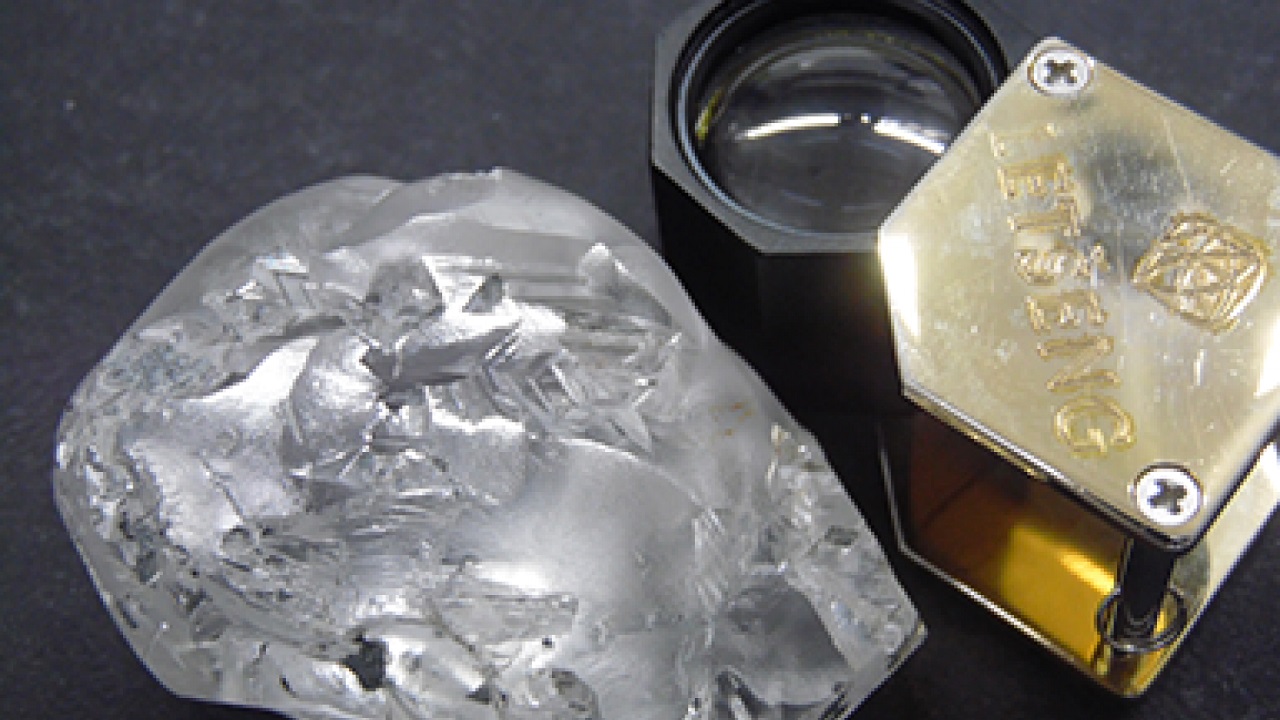 Diamante de 442 quilates, avaliado em mais de 100 milhões de reais, é encontrado na África