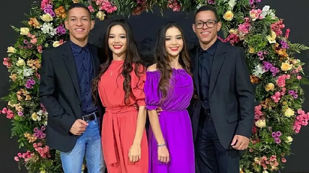 Gêmeas se casam com gêmeos na mesma cerimônia de casamento