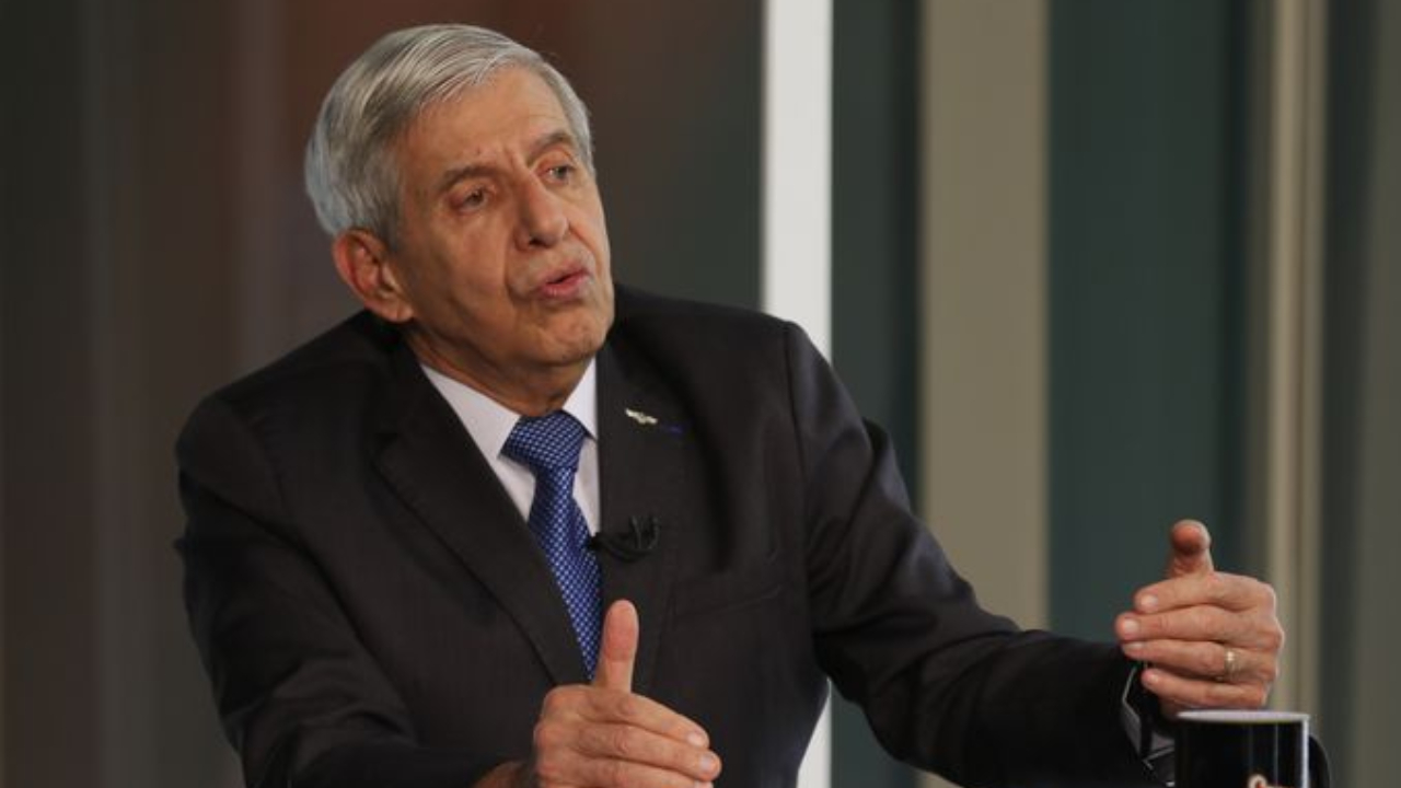 Augusto Heleno define novas regras para redes sociais do governo