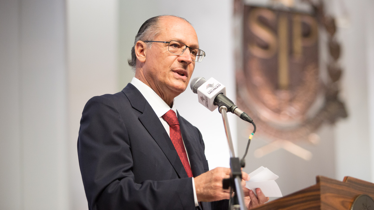 Alckmin oficializa filiação ao PSB para integrar chapa com Lula