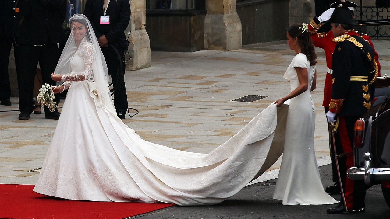 A curiosa reação de Elizabeth II com o vestido de casamento de Kate Middleton