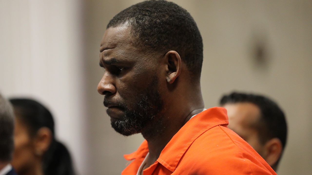 R. Kelly é colocado em vigilância para evitar suicídio na prisão