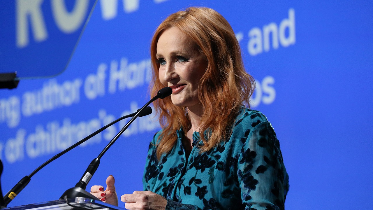 Acusado de transfobia, livro de J.K. Rowling ganha prêmio literário