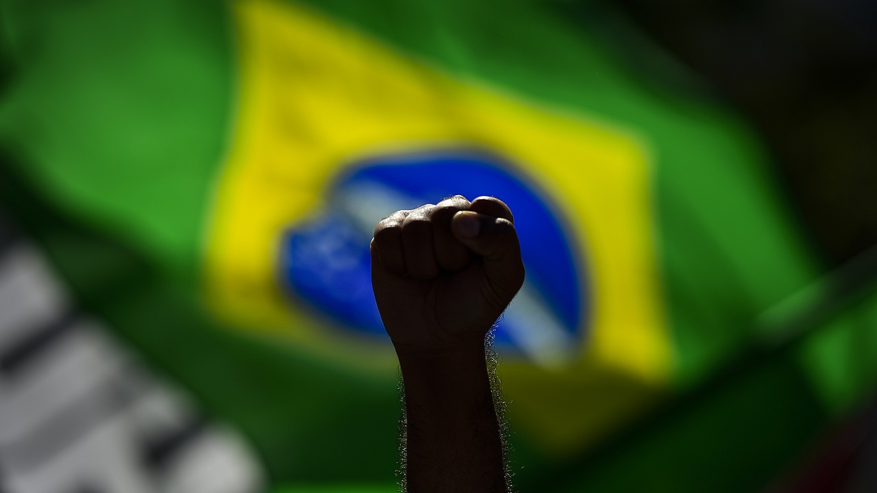 Um negro é morto a cada 4 horas por policiais no Brasil, diz pesquisa