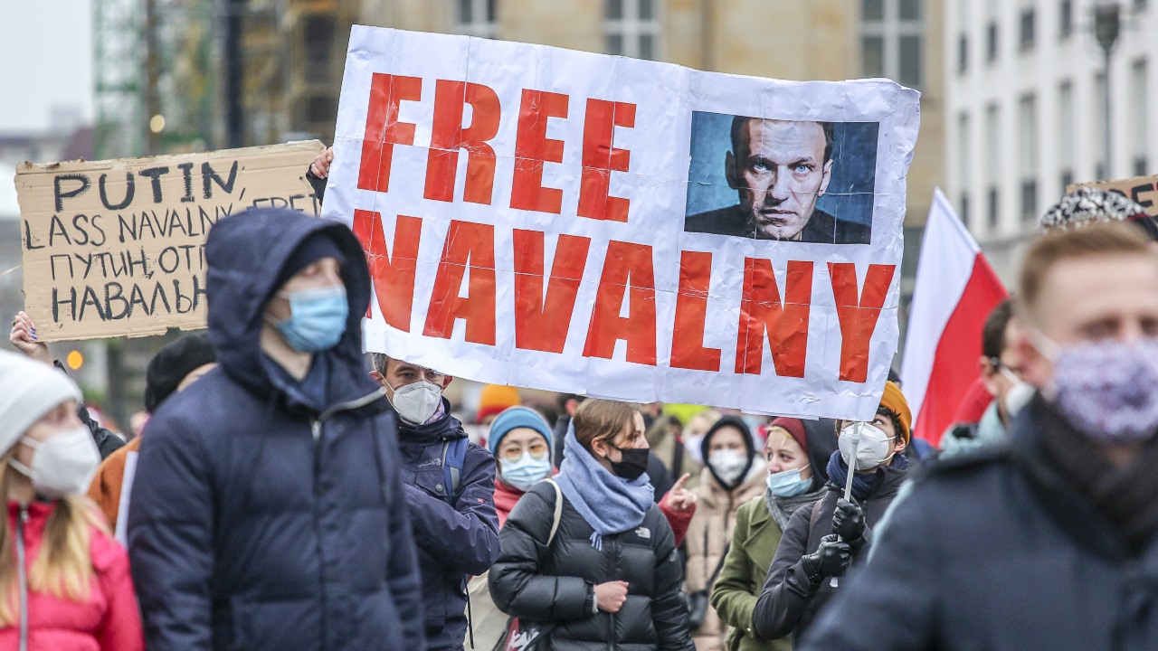 Opositor de Putin é condenado: Quanto tempo Navalny ficará preso?