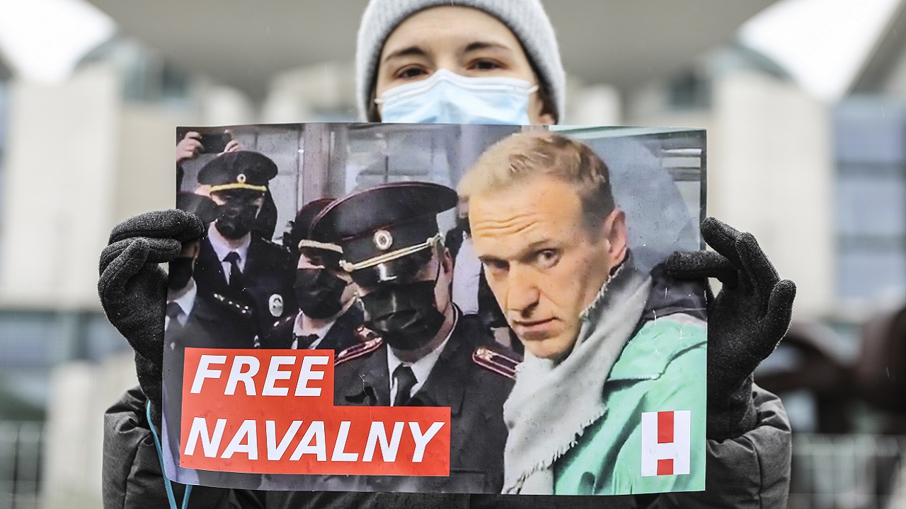 Alexei Navalny, opositor russo, é ameaçado por autoridades russas, diz conta no Twitter