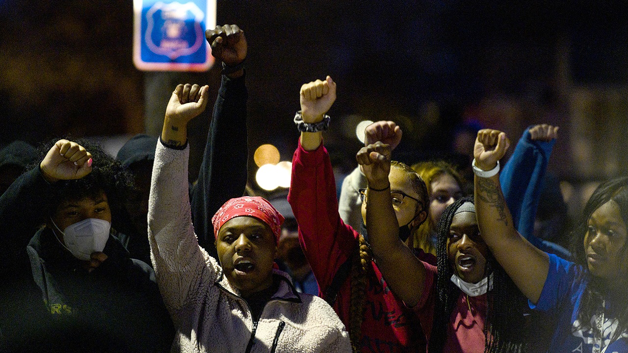 Novas manifestações: Em Minneapolis, homem negro morre após abordagem policial