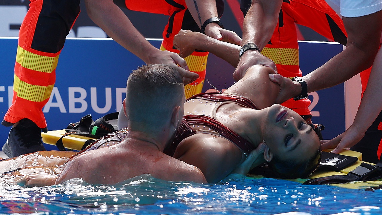 “Foram 2 minutos sem respirar”, diz treinadora sobre atleta que desmaiou na piscina