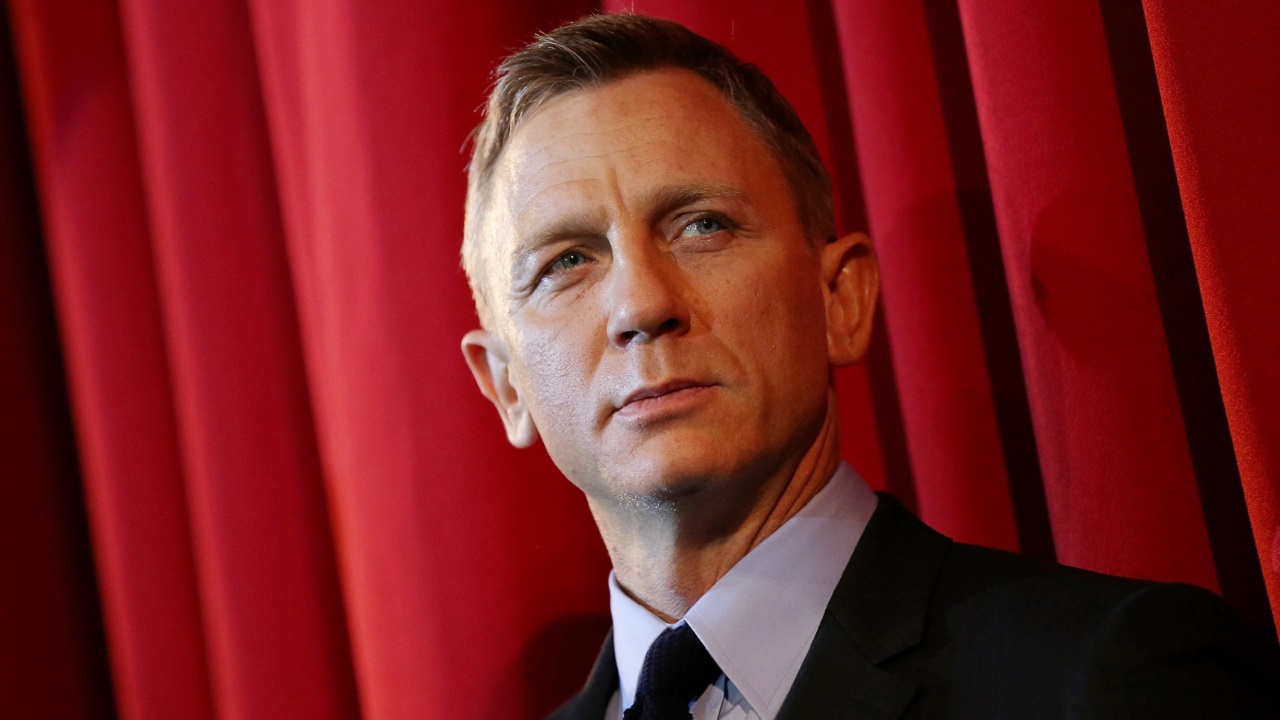 Intérprete de James Bond revela motivo pelo qual frequenta bares gays