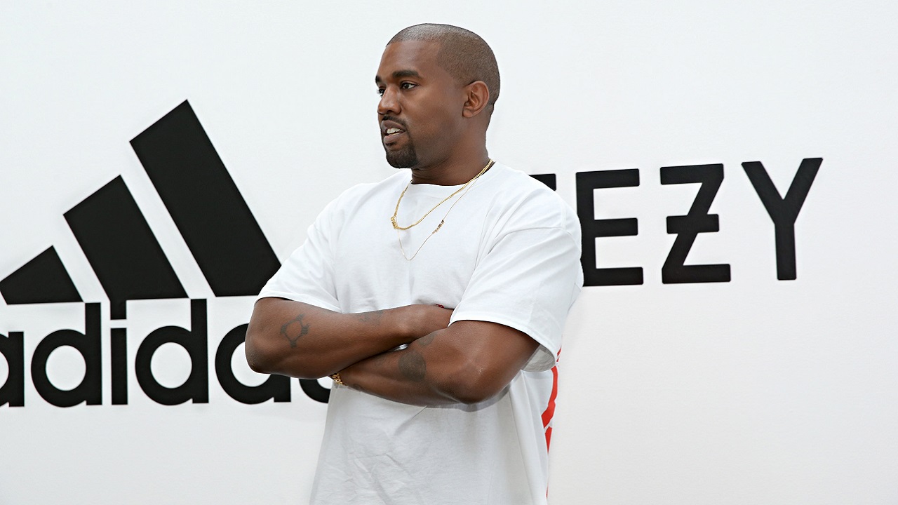 Kanye West sugeriu que gerente judeu da Adidas beijasse foto de Hitler diariamente