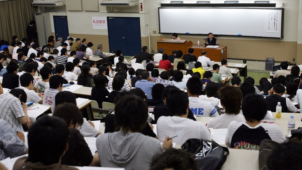 Aluno com tranças é segregado em escola no Japão e caso gera críticas