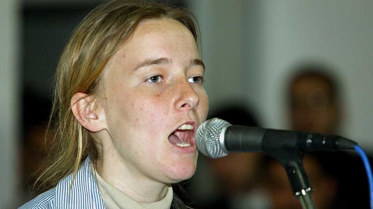 Atingida por uma escavadeira durante protesto: a heroica saga da jovem Rachel Corrie