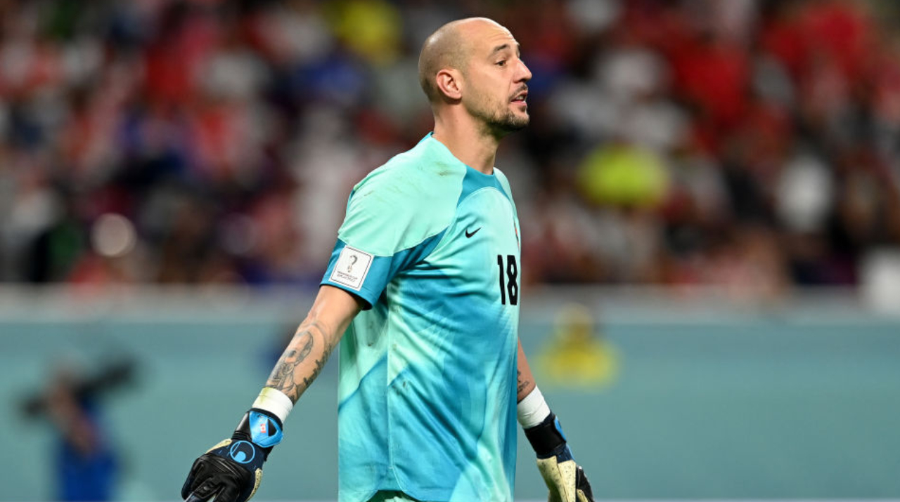 Massacre de 1995: Torcedores da Croácia utilizam faixa para hostilizar goleiro do Canadá