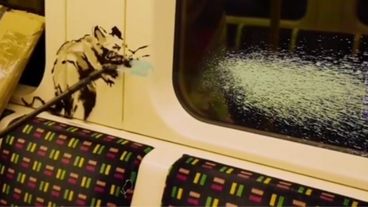 Após engano, obra do misterioso Banksy é apagada do metrô, em Londres