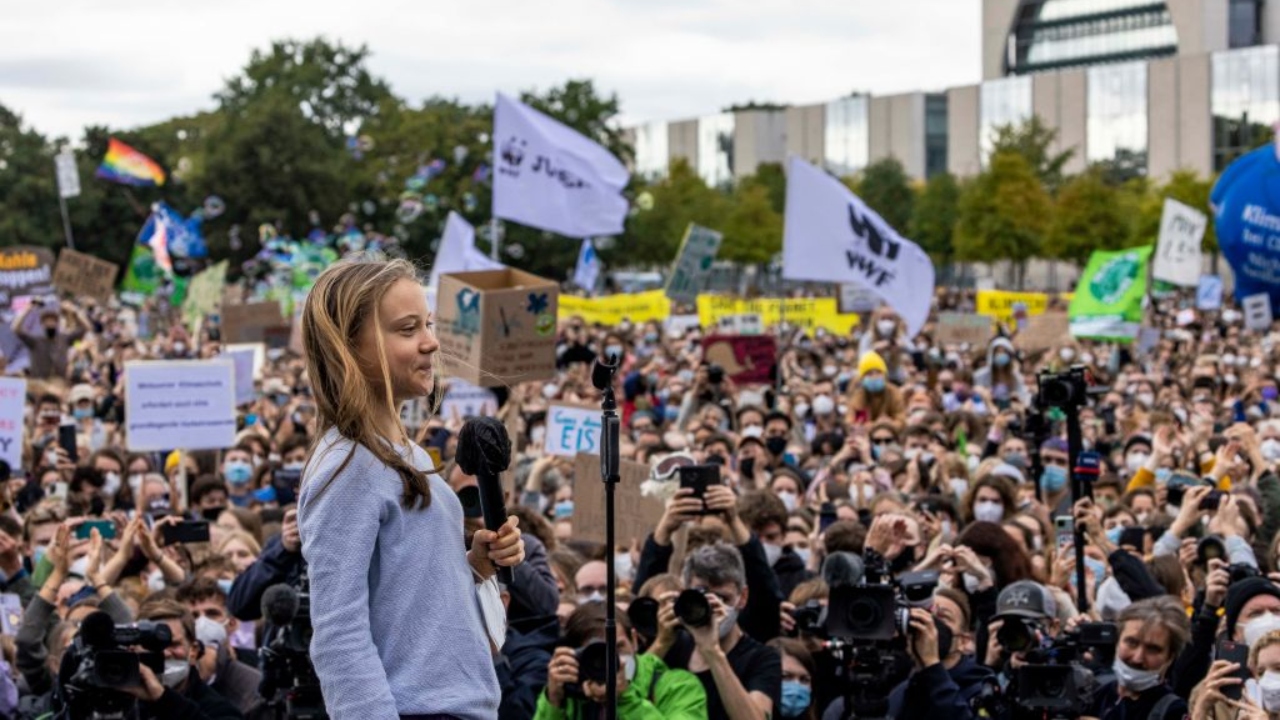 Em Berlim, Greta Thunberg lidera movimento e pede atenção para problemas ambientais
