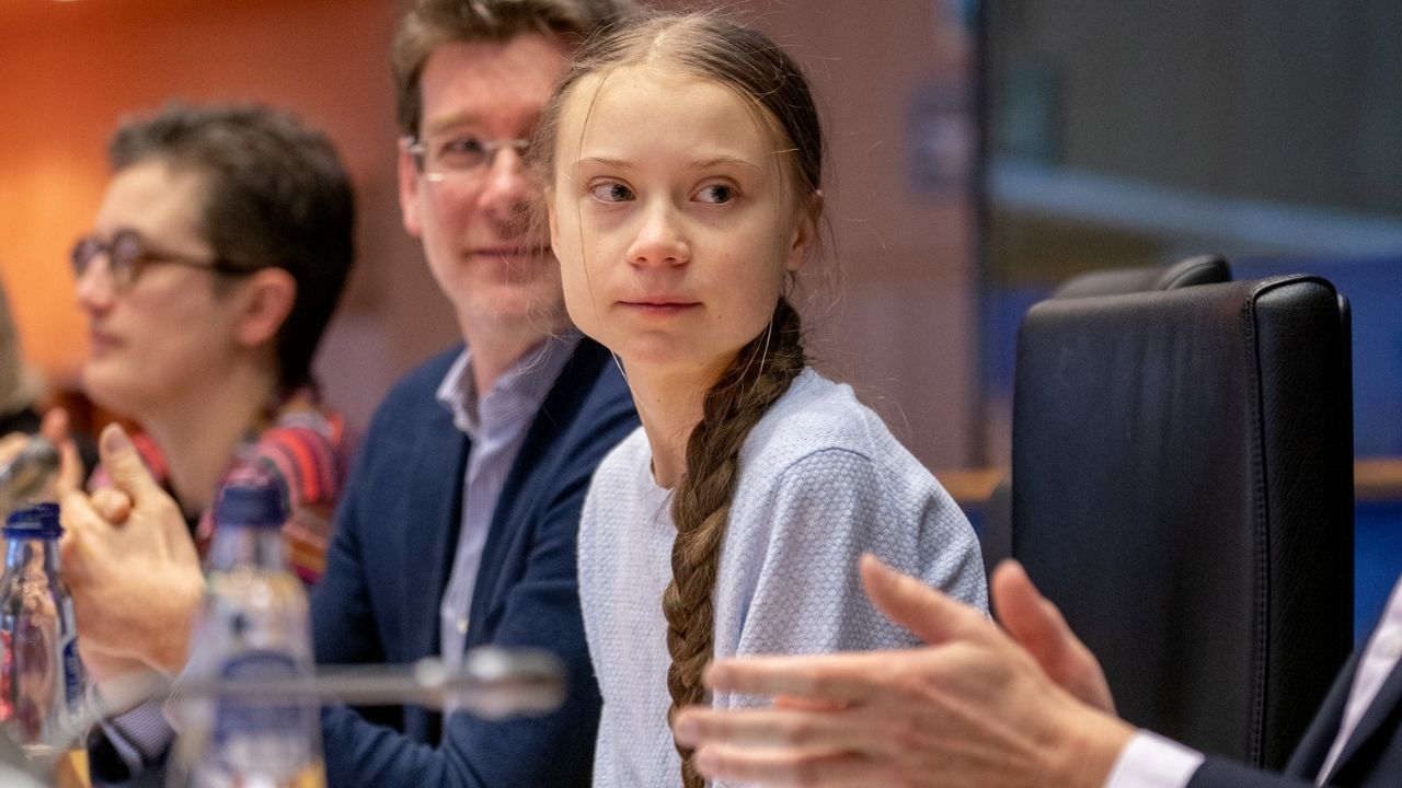 Greta Thunberg muda descrição em sua página no Twitter e ironiza Boris Johnson
