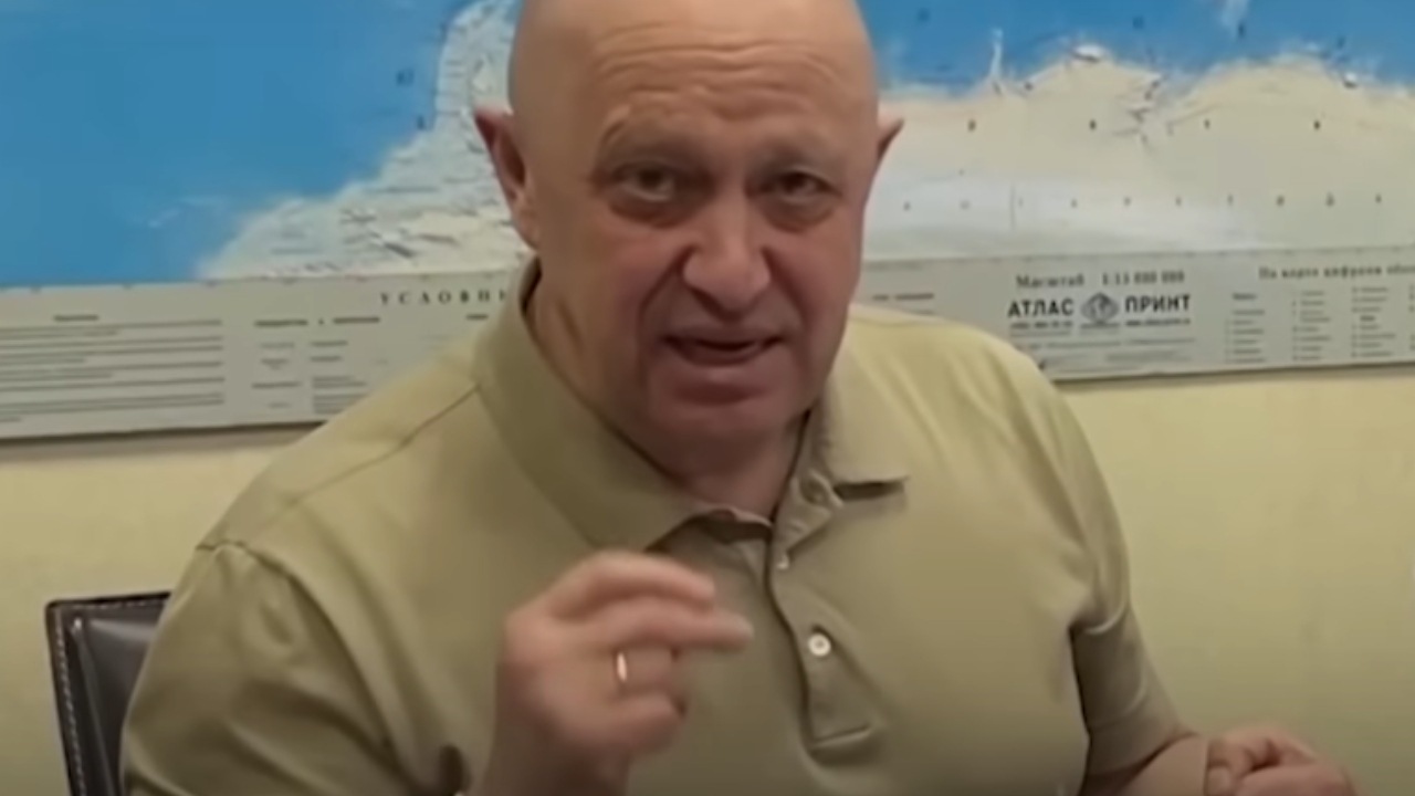 Piada de Zelensky e condolências de Putin: Os desdobramentos após queda de avião na Rússia