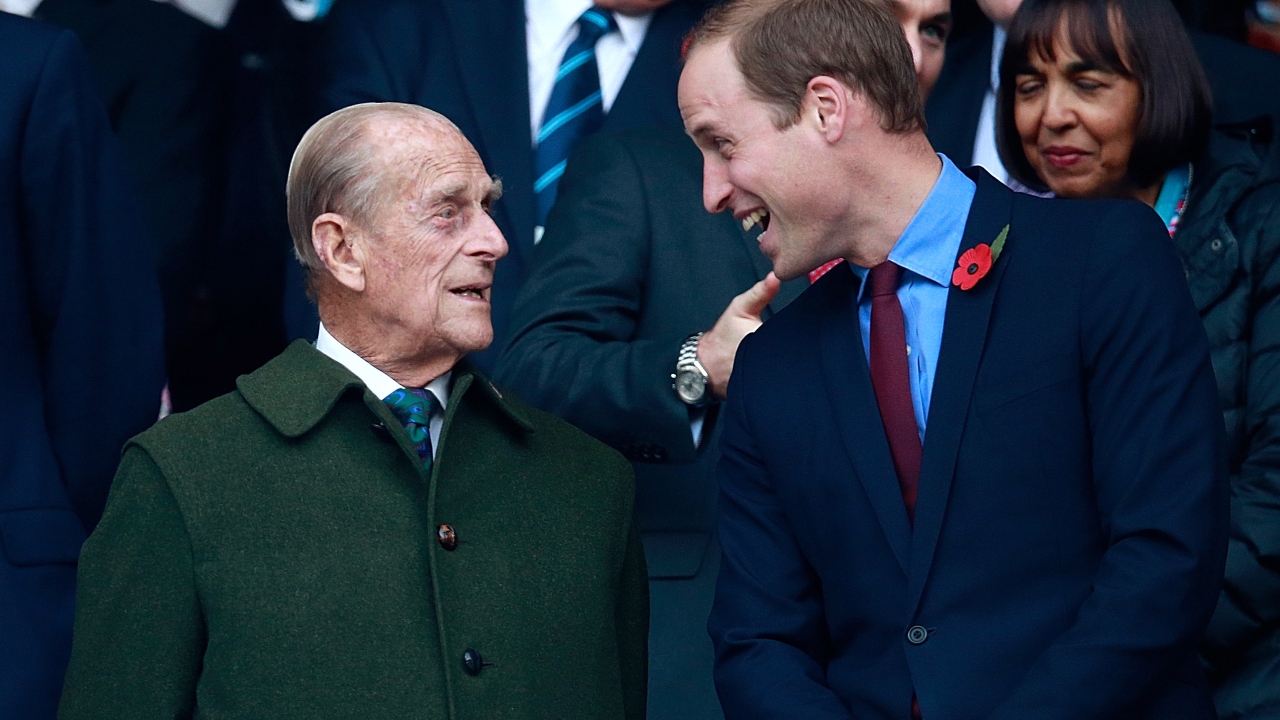 Príncipe William fala sobre atual estado de saúde de Philip: “Estão vigiando-o”