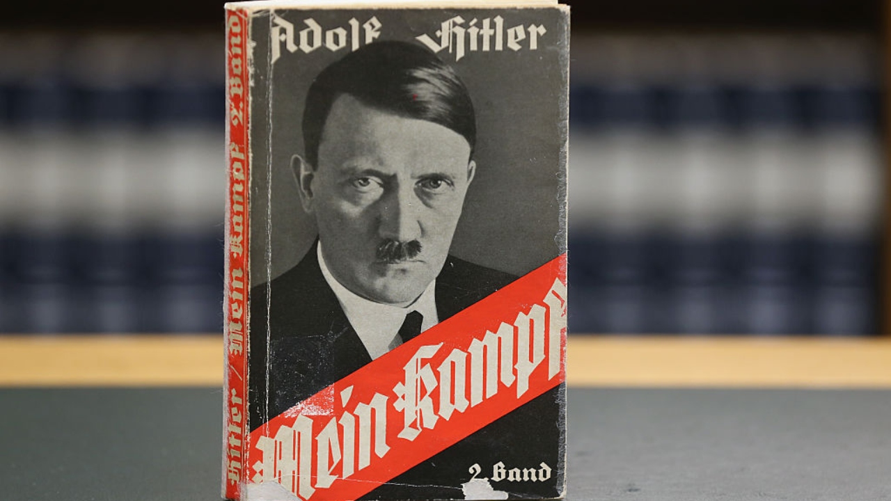 Sites de vendas de livros removem ‘Minha Luta’, obra antissemita de Adolf Hitler