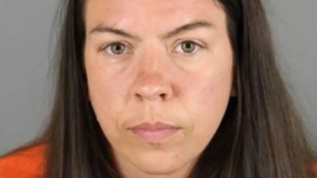 Mulher é condenada nos EUA por assassinar amiga com colírio