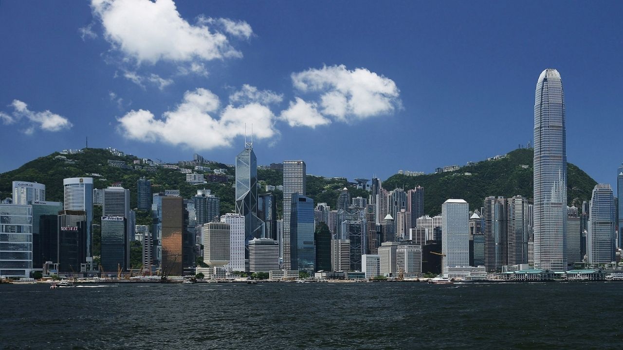 Milhares de pessoas são confinadas em bloco de apartamento em Hong Kong