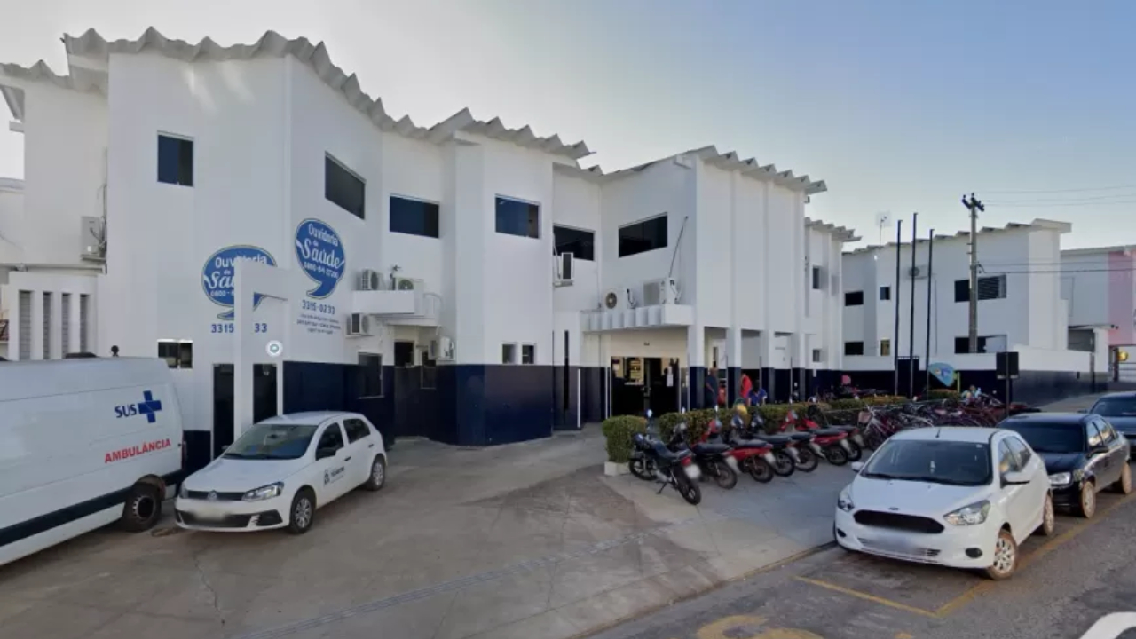 Hospital é investigado após paciente ter 130 larvas retiradas da boca