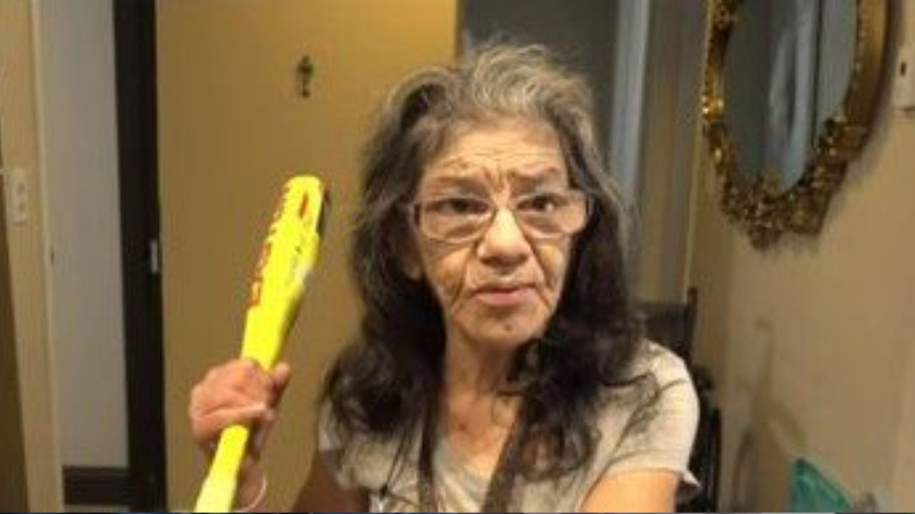 Senhora de 68 anos imobiliza invasor com técnicas de jiu-jitsu