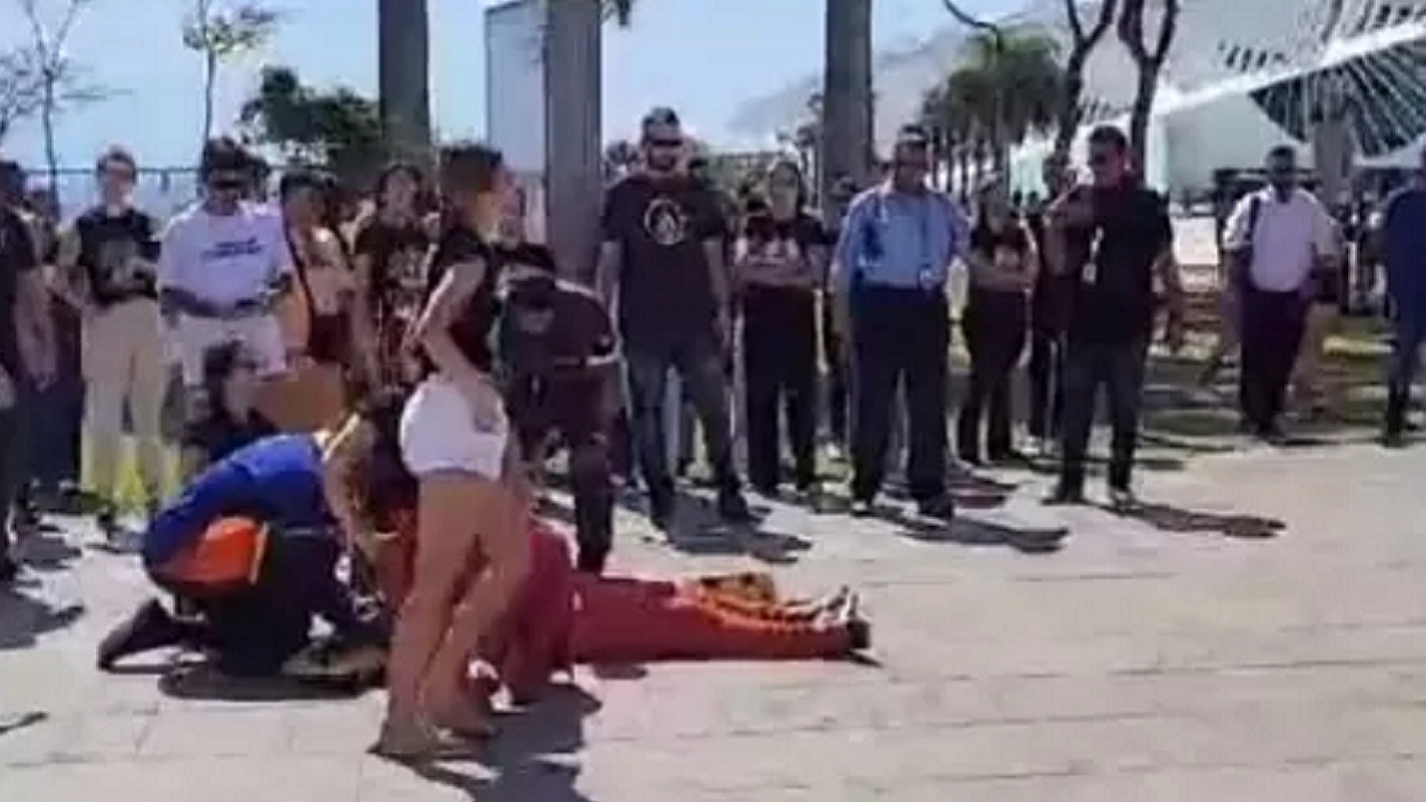 Estudante cantou ‘Stayin Alive’ para ajudar idosa que ficou 19 minutos sem respirar